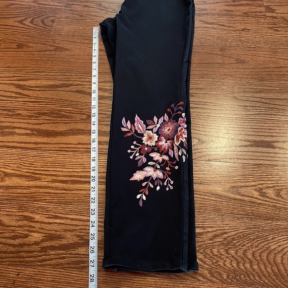Style & Co black stretch pull on pants with embroidered floral bouquet slim leg - Picture 10 of 13